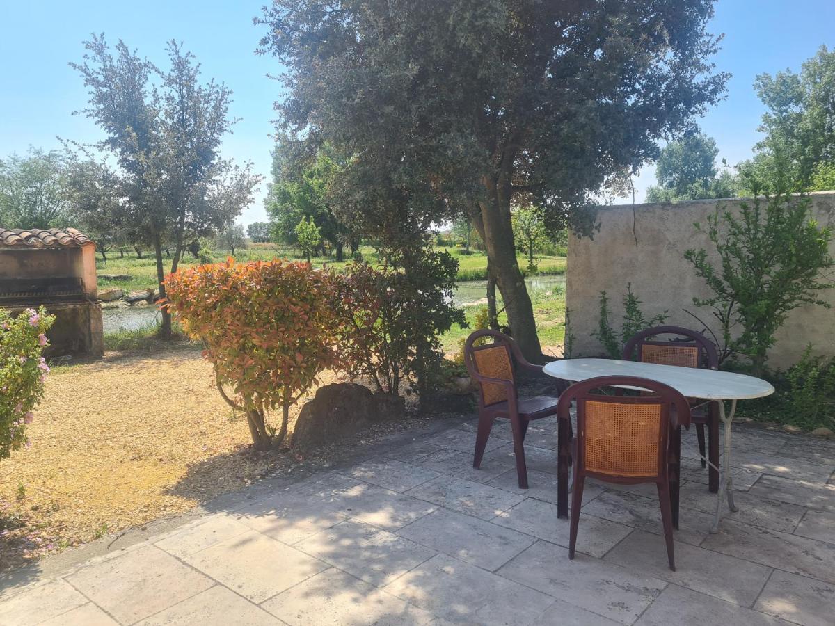 Les Buisses En Provence Couette-café